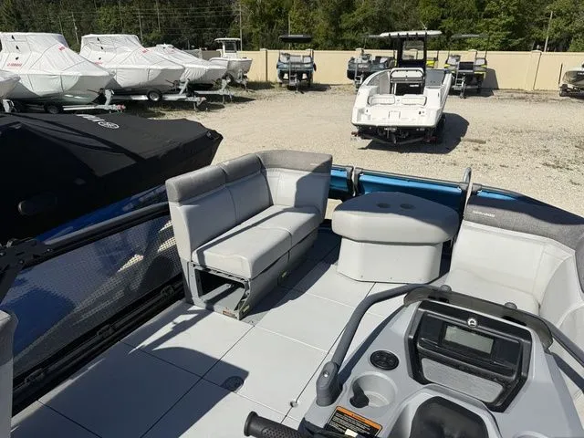 Slide: The Image of Sea-Doo Switch Cruise 18 2023 - 20