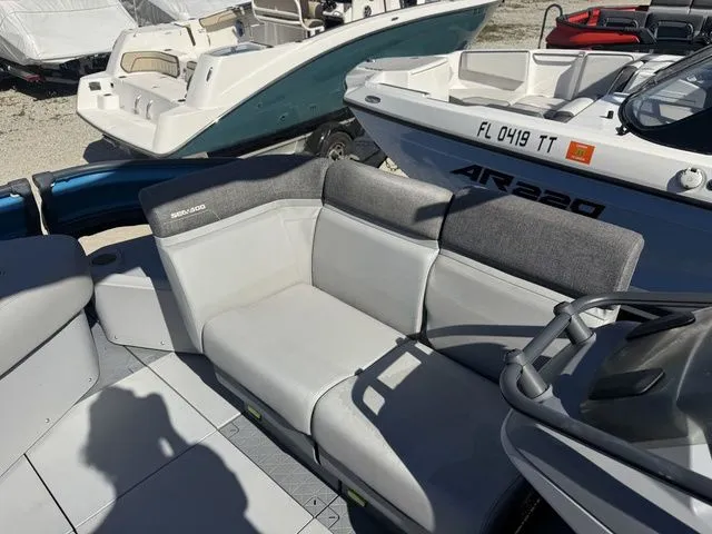 Slide: The Image of Sea-Doo Switch Cruise 18 2023 - 22