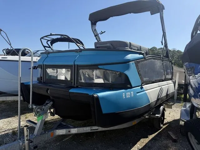 Slide: The Image of Sea-Doo Switch Cruise 18 2023 - 5