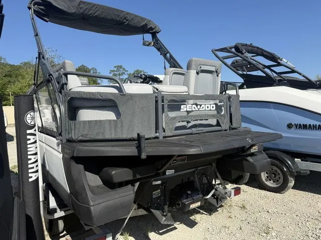 Slide: The Image of Sea-Doo Switch Cruise 18 2023 - 6