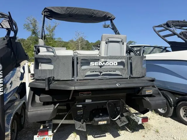 Slide: The Image of Sea-Doo Switch Cruise 18 2023 - 7