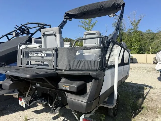 Slide: The Image of Sea-Doo Switch Cruise 18 2023 - 9