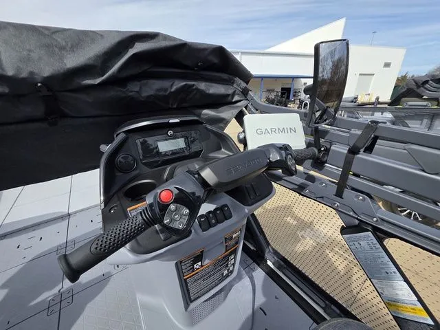 Slide: The Image of Sea-Doo Switch Sport™ 21 - 300 Hp - Tech Galvanized 2026 - 9
