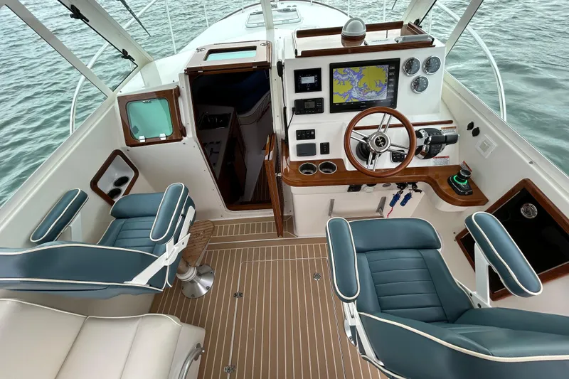 Slide: The Image of Manufacturer Provided Image: Top view layout of 2020 Hunt Yachts Surfhunter 32 boat. - 6