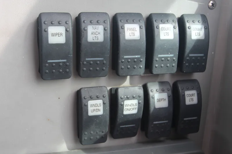 Slide: The Image of Helm Switches to Stbd - 19