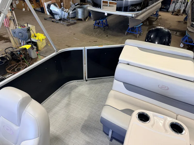 Slide: The Image of Princecraft 21 Sportfisher 2S Pontoon & 90HP Mercury 4-Stroke -$27,995 2021 - 10