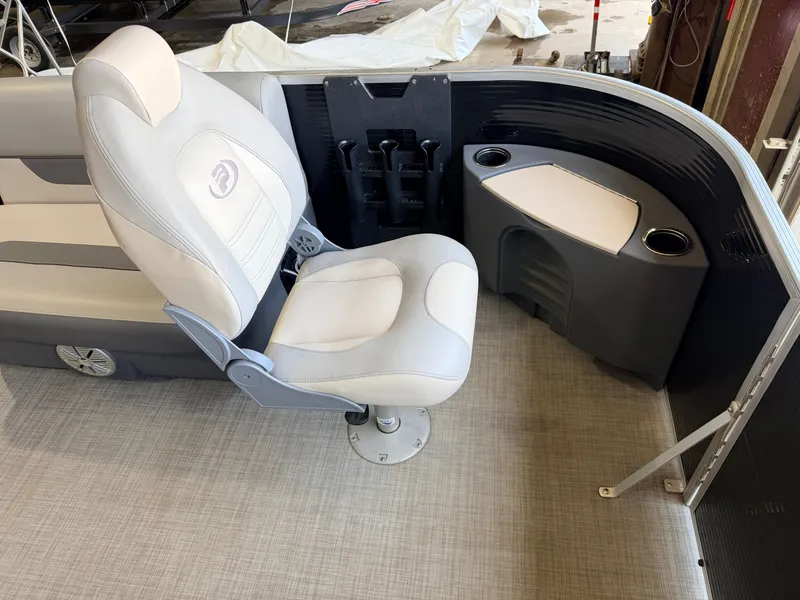 Slide: The Image of Princecraft 21 Sportfisher 2S Pontoon & 90HP Mercury 4-Stroke -$27,995 2021 - 13