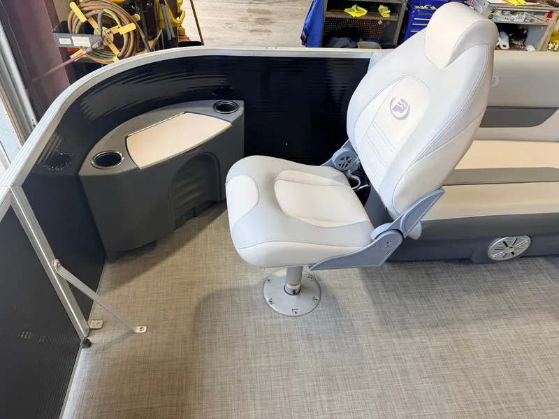 Slide: The Image of Princecraft 21 Sportfisher 2S Pontoon & 90HP Mercury 4-Stroke -$27,995 2021 - 14