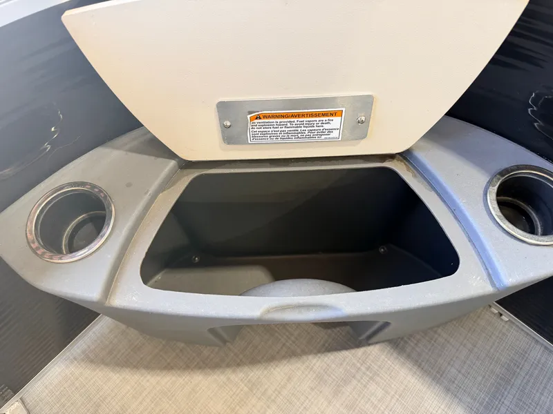 Slide: The Image of Princecraft 21 Sportfisher 2S Pontoon & 90HP Mercury 4-Stroke -$27,995 2021 - 17