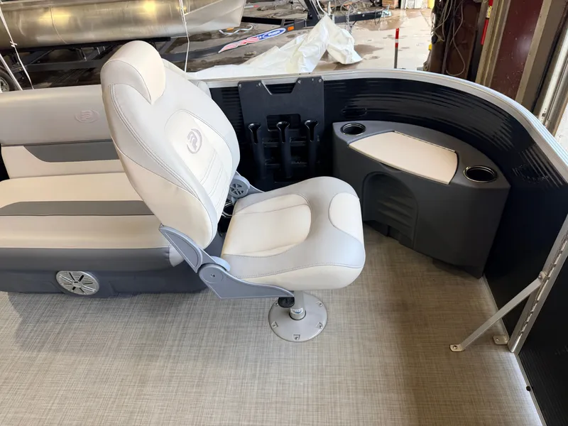 Slide: The Image of Princecraft 21 Sportfisher 2S Pontoon & 90HP Mercury 4-Stroke -$27,995 2021 - 18