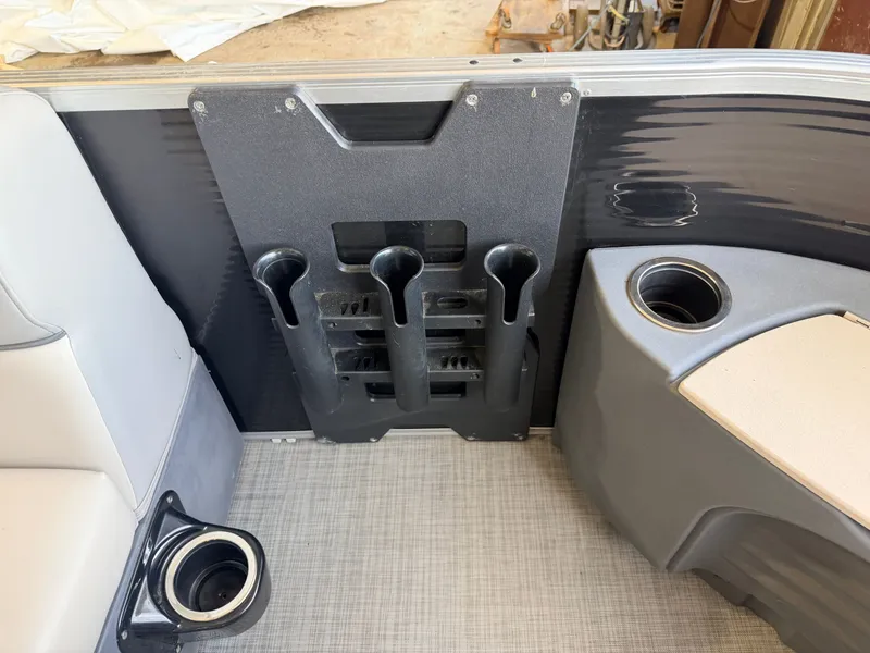 Slide: The Image of Princecraft 21 Sportfisher 2S Pontoon & 90HP Mercury 4-Stroke -$27,995 2021 - 22