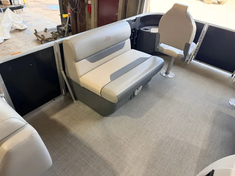 Slide: The Image of Princecraft 21 Sportfisher 2S Pontoon & 90HP Mercury 4-Stroke -$27,995 2021 - 25