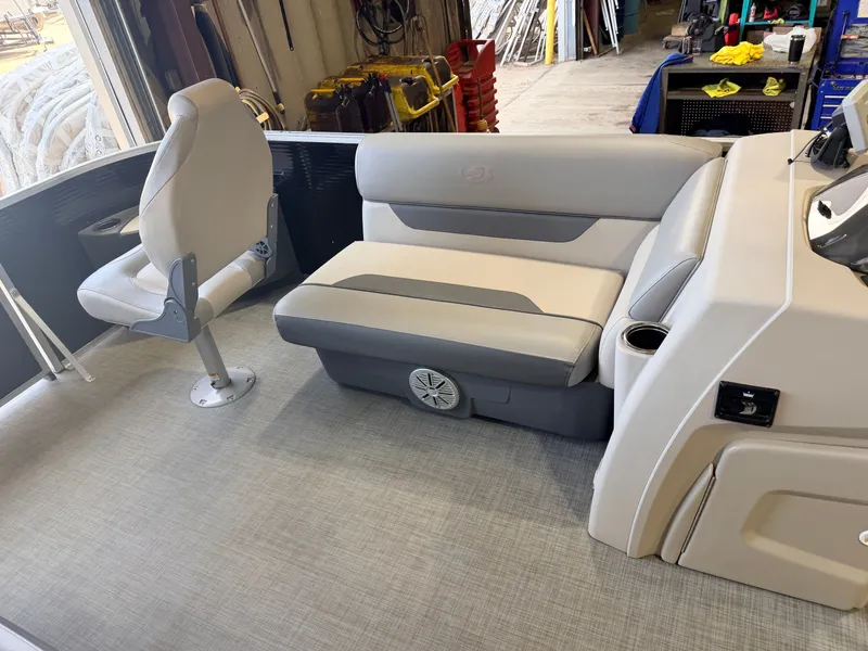 Slide: The Image of Princecraft 21 Sportfisher 2S Pontoon & 90HP Mercury 4-Stroke -$27,995 2021 - 26