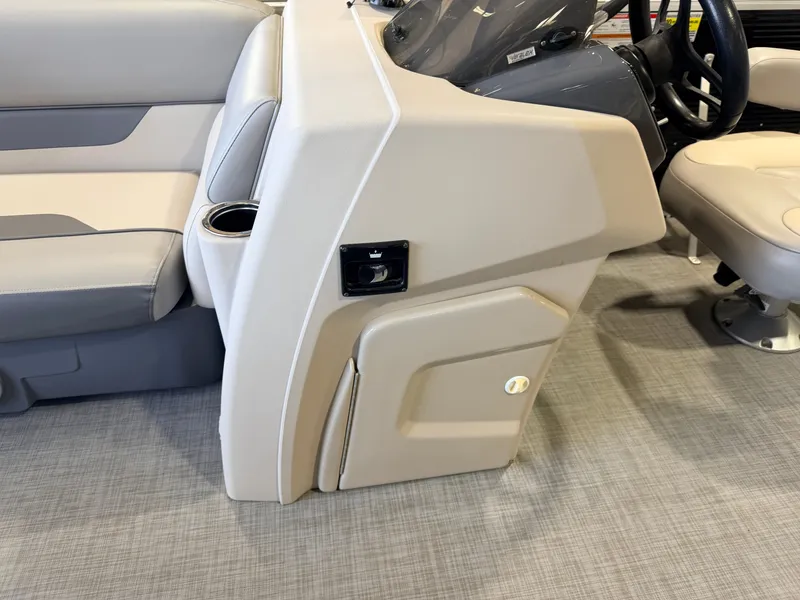 Slide: The Image of Princecraft 21 Sportfisher 2S Pontoon & 90HP Mercury 4-Stroke -$27,995 2021 - 29