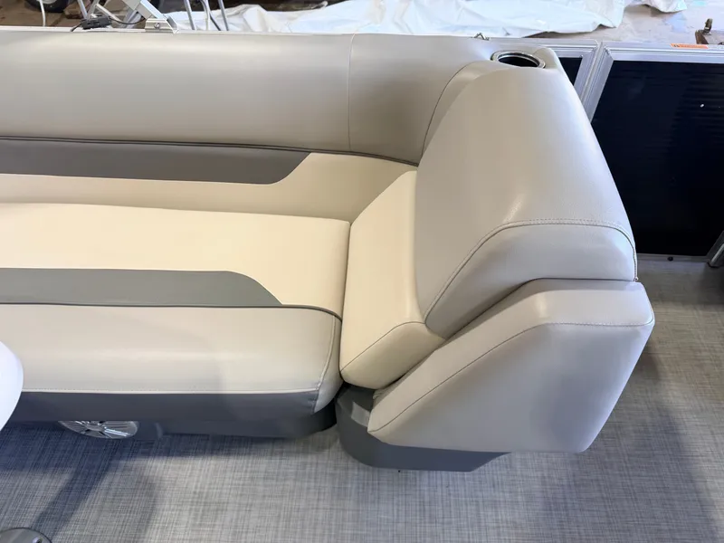 Slide: The Image of Princecraft 21 Sportfisher 2S Pontoon & 90HP Mercury 4-Stroke -$27,995 2021 - 38