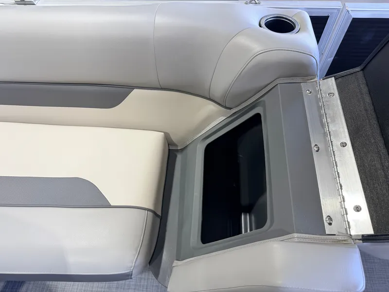 Slide: The Image of Princecraft 21 Sportfisher 2S Pontoon & 90HP Mercury 4-Stroke -$27,995 2021 - 39