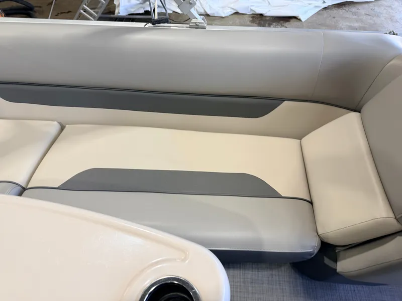 Slide: The Image of Princecraft 21 Sportfisher 2S Pontoon & 90HP Mercury 4-Stroke -$27,995 2021 - 40