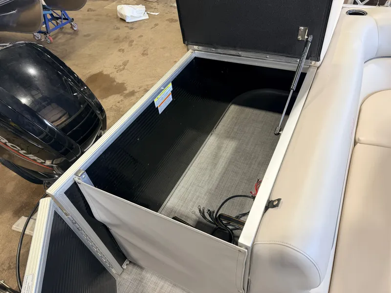 Slide: The Image of Princecraft 21 Sportfisher 2S Pontoon & 90HP Mercury 4-Stroke -$27,995 2021 - 45