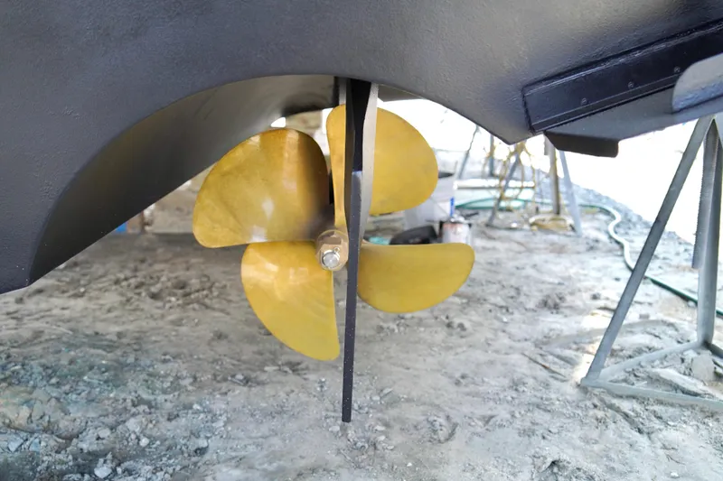 Slide: The Image of Propeller of 1999 Carver 450 Voyager Pilothouse on dry dock. - 18