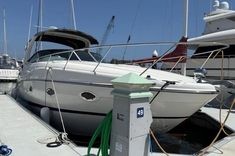 The Image of 2004 Maxum 3100 SE yacht docked at marina, sunny day. - 0