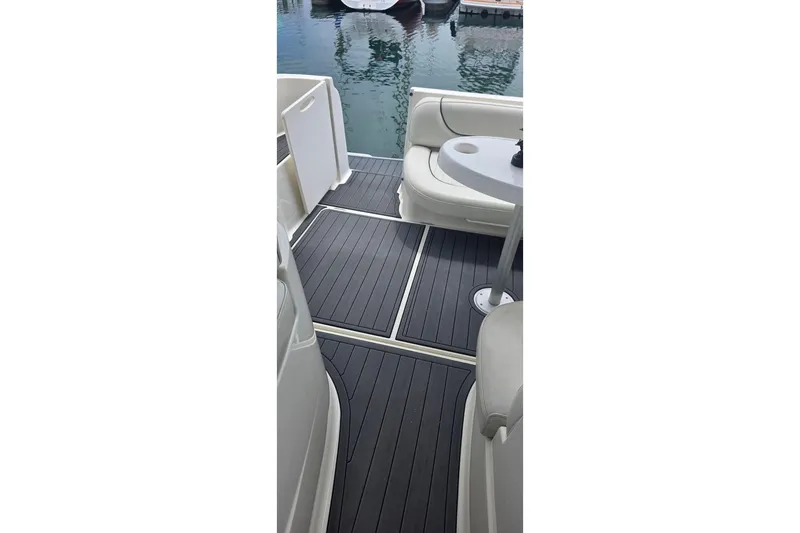 Slide: The Image of 2004 Maxum 3100 SE boat interior with seating and table on deck. - 9