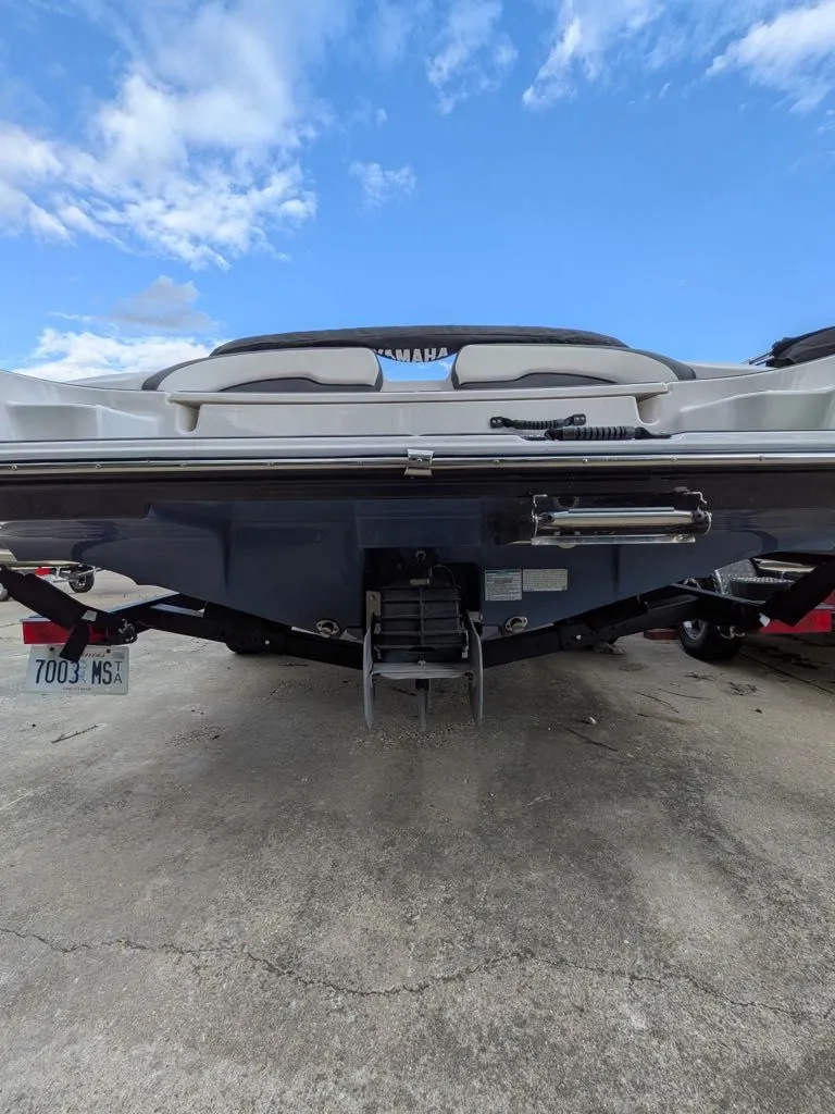 Slide: The Image of Rear view of a 2023 Yamaha SX195 boat under blue sky. - 20