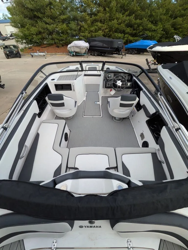 Slide: The Image of Interior view of 2023 Yamaha Boats SX195 with gray seating. - 5