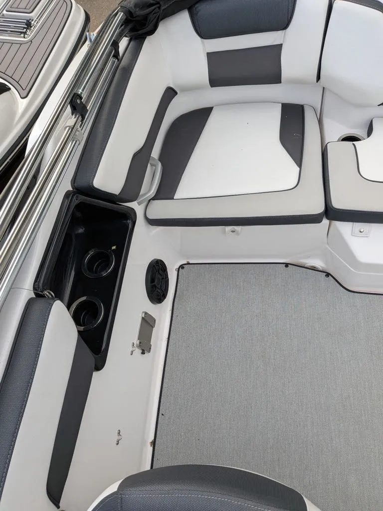 Slide: The Image of Interior of 2023 Yamaha SX195 boat with gray and white seating. - 7
