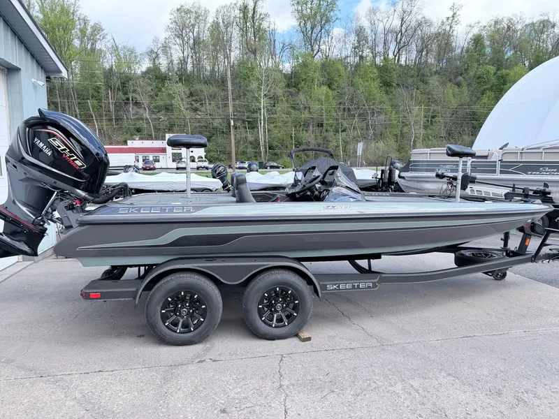 Slide: The Image of Skeeter ZX200 2026 - 18