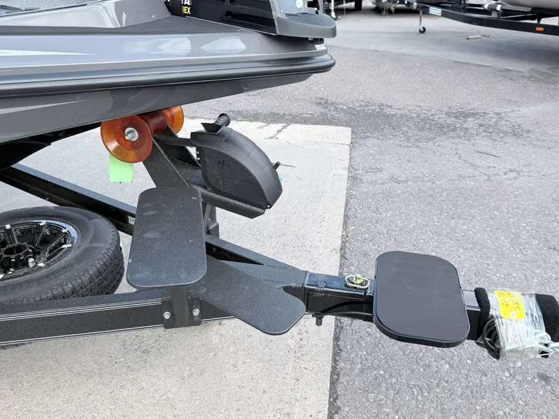 Slide: The Image of Skeeter ZX200 2026 - 26