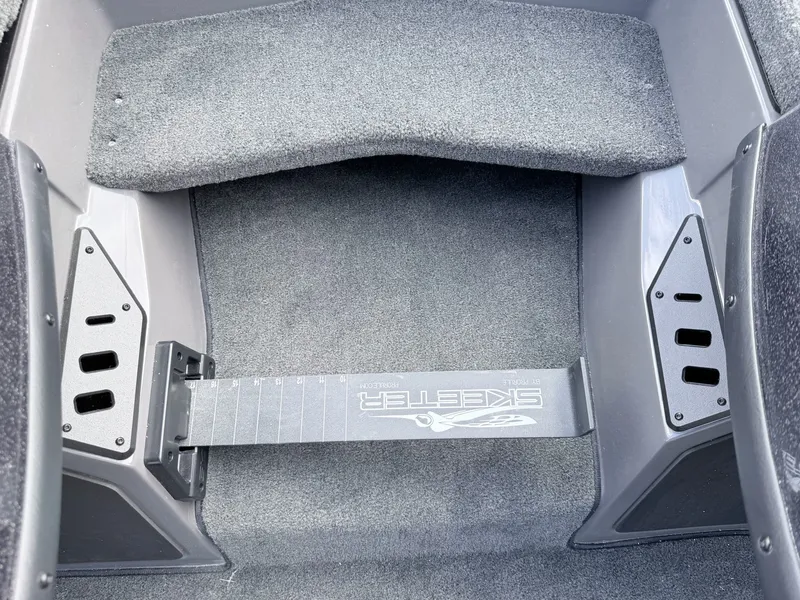 Slide: The Image of Skeeter ZX200 2026 - 37