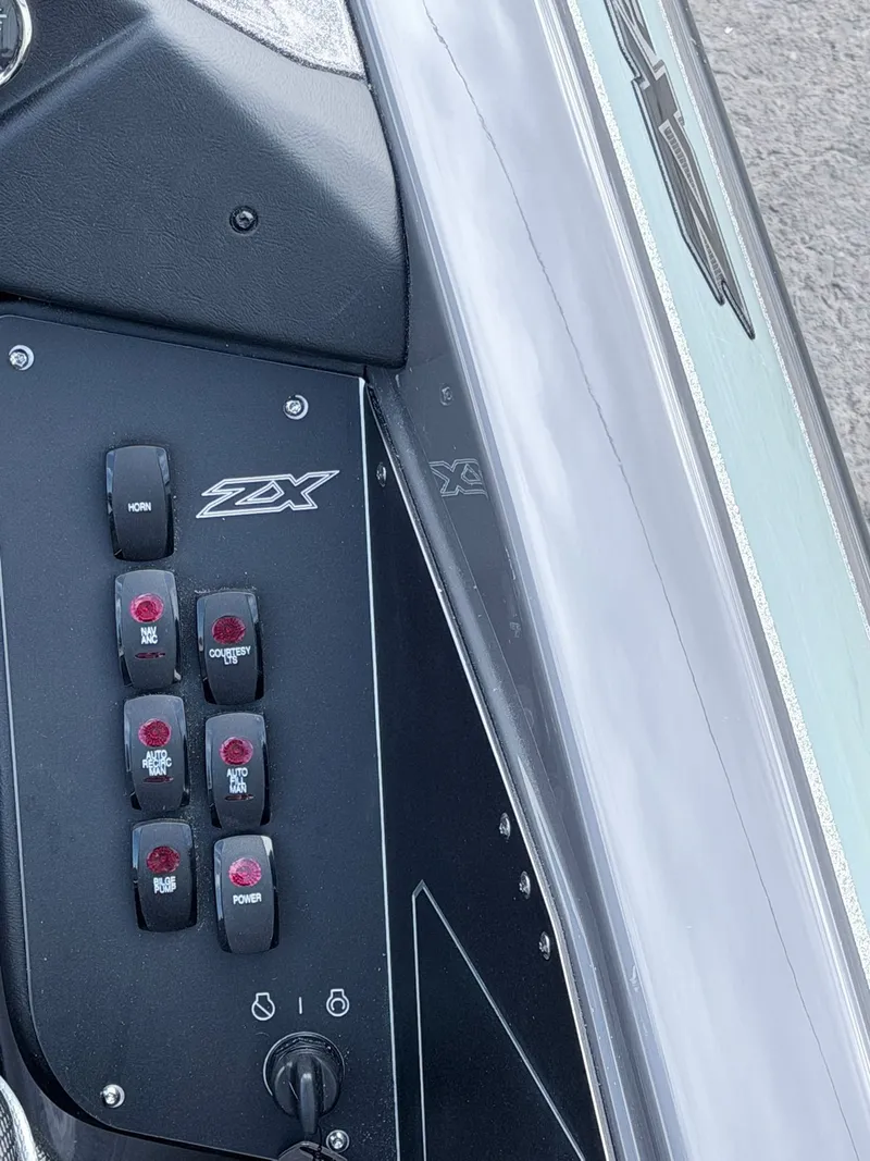 Slide: The Image of Skeeter ZX200 2026 - 43