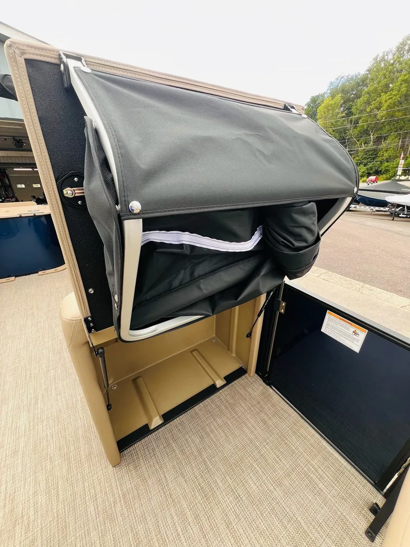 Slide: The Image of Sylvan Mirage 8520 Party Fish 2026 - 10