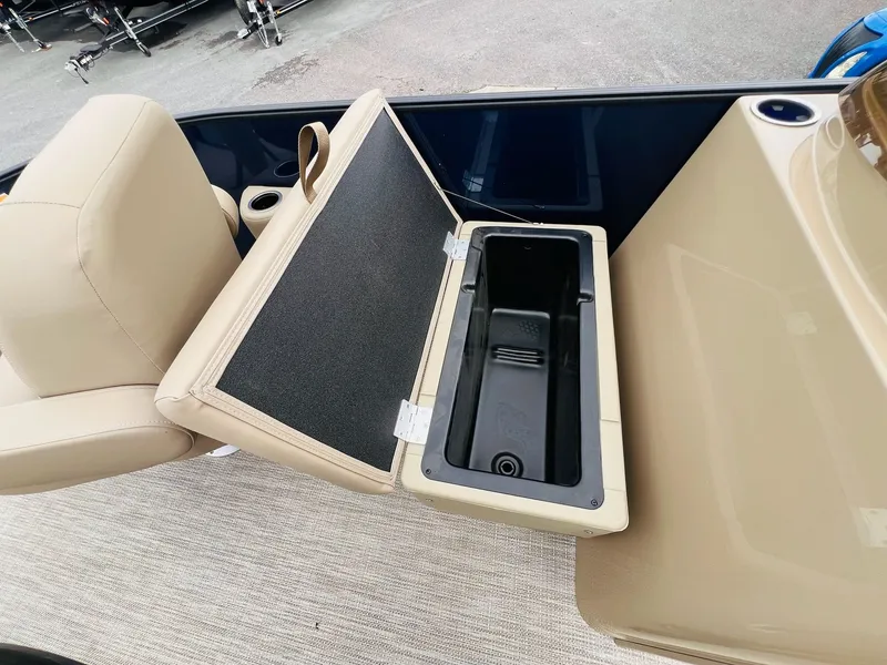 Slide: The Image of Sylvan Mirage 8520 Party Fish 2026 - 11