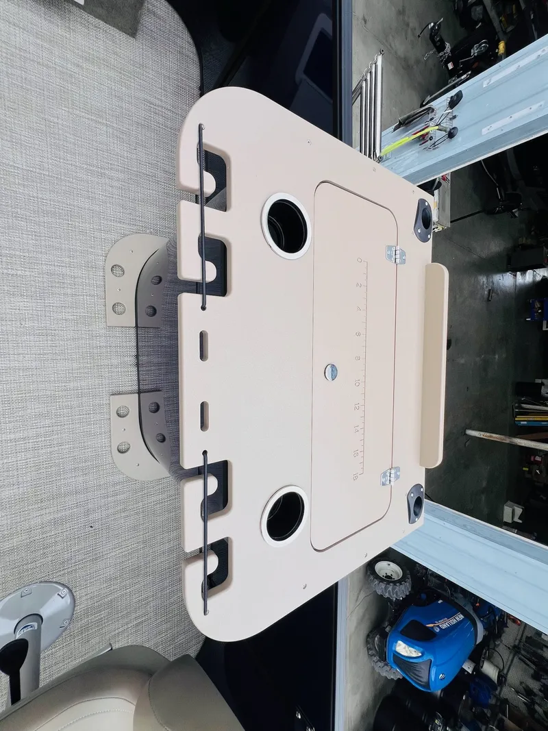 Slide: The Image of Sylvan Mirage 8520 Party Fish 2026 - 14