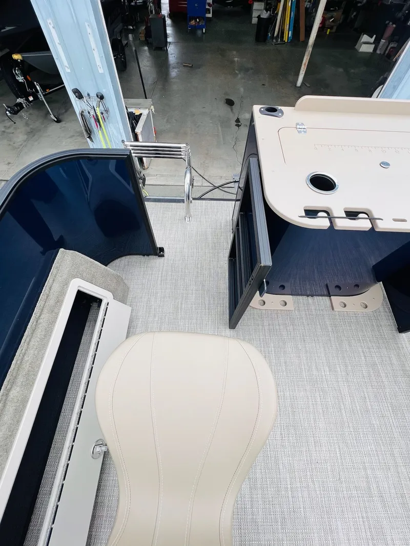 Slide: The Image of Sylvan Mirage 8520 Party Fish 2026 - 15