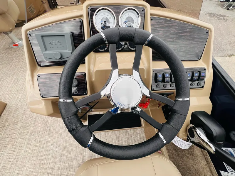 Slide: The Image of Sylvan Mirage 8520 Party Fish 2026 - 17