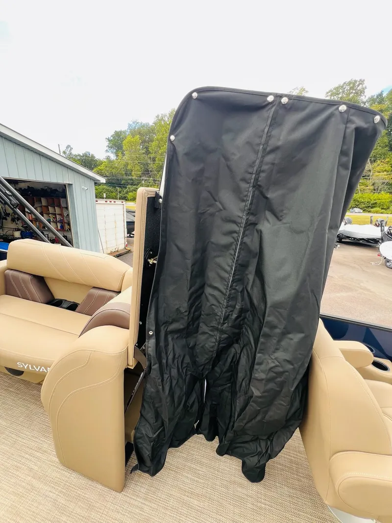 Slide: The Image of Sylvan Mirage 8520 Party Fish 2026 - 19