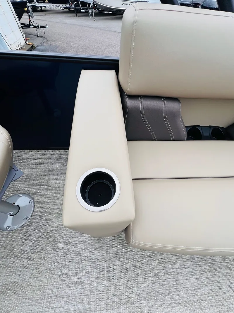 Slide: The Image of Sylvan Mirage 8520 Party Fish 2026 - 20