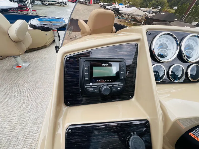 Slide: The Image of Sylvan Mirage 8520 Party Fish 2026 - 35