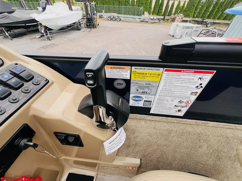 Slide: The Image of Sylvan Mirage 8520 Party Fish 2026 - 4