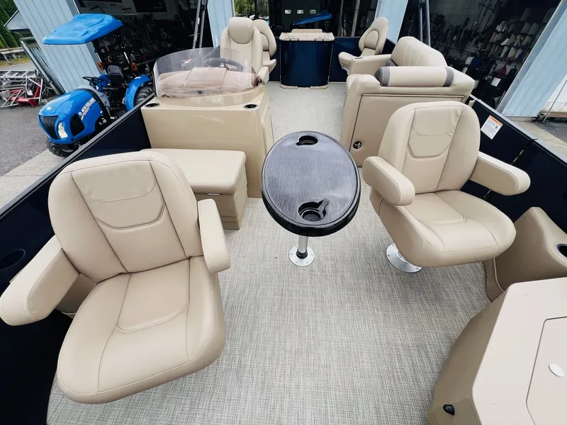 Slide: The Image of Sylvan Mirage 8520 Party Fish 2026 - 43