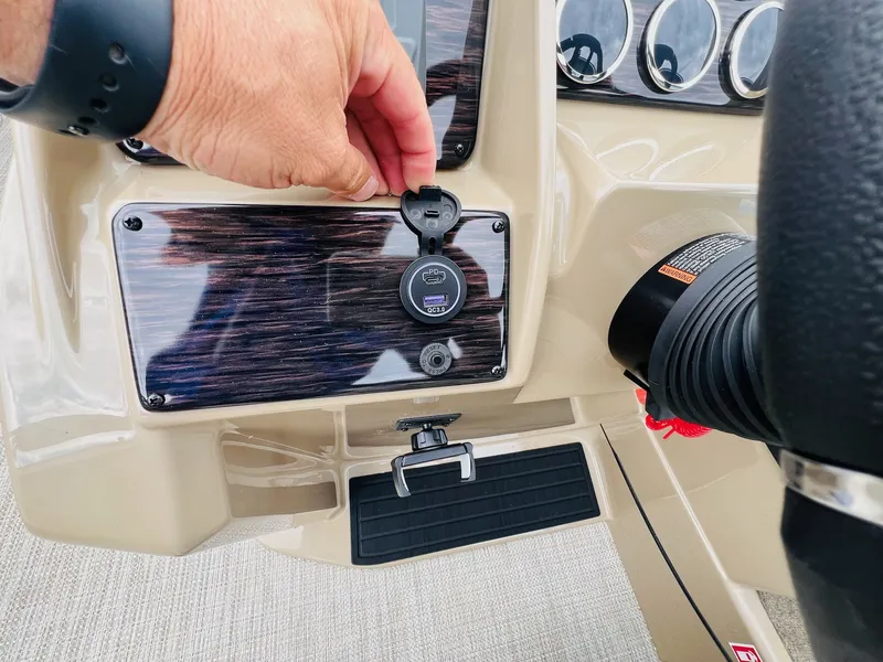 Slide: The Image of Sylvan Mirage 8520 Party Fish 2026 - 44