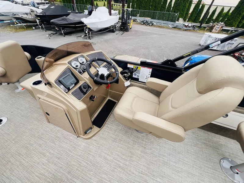 Slide: The Image of Sylvan Mirage 8520 Party Fish 2026 - 5