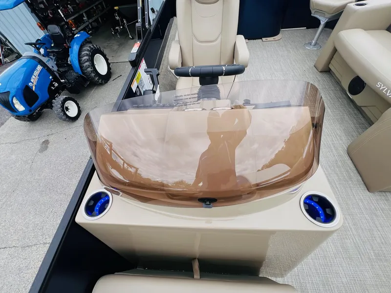 Slide: The Image of Sylvan Mirage 8520 Party Fish 2026 - 6