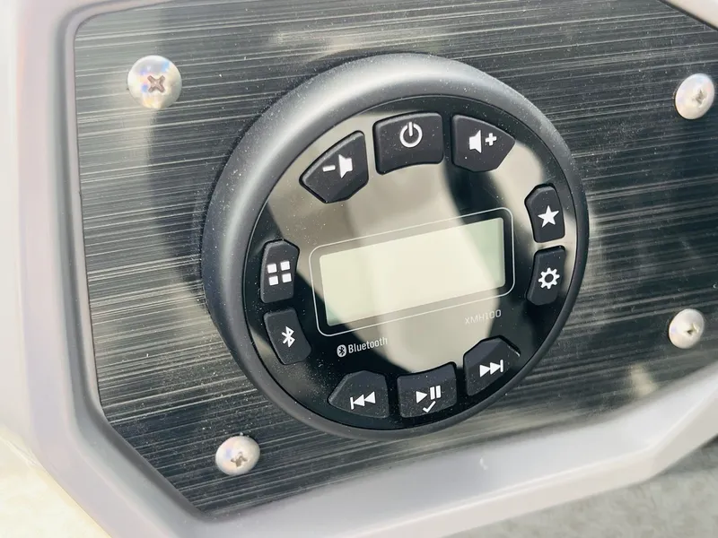 Slide: The Image of Starcraft Fishmaster 196 2026 - 33