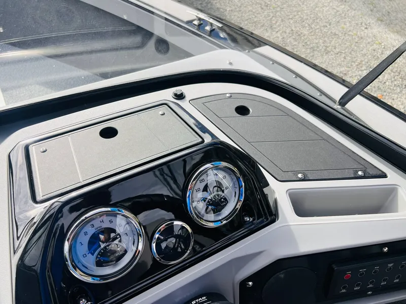 Slide: The Image of Starcraft Fishmaster 196 2026 - 38