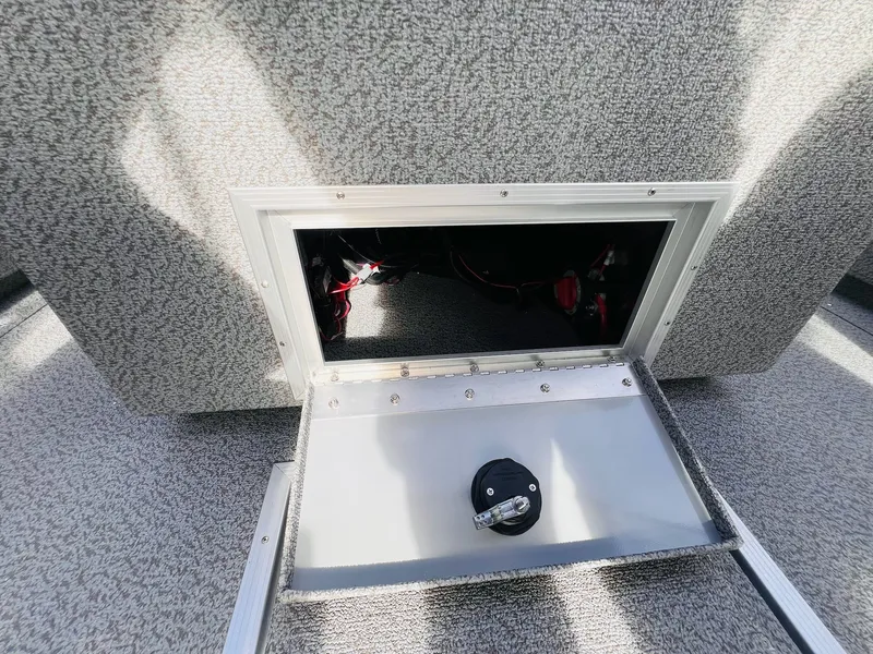 Slide: The Image of Starcraft Fishmaster 196 2026 - 41