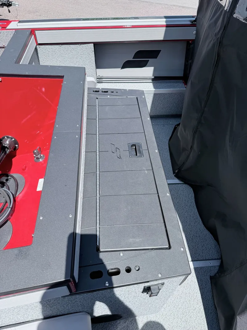 Slide: The Image of Interior of Starcraft Fishmaster 196 boat, model year 2026. - 42