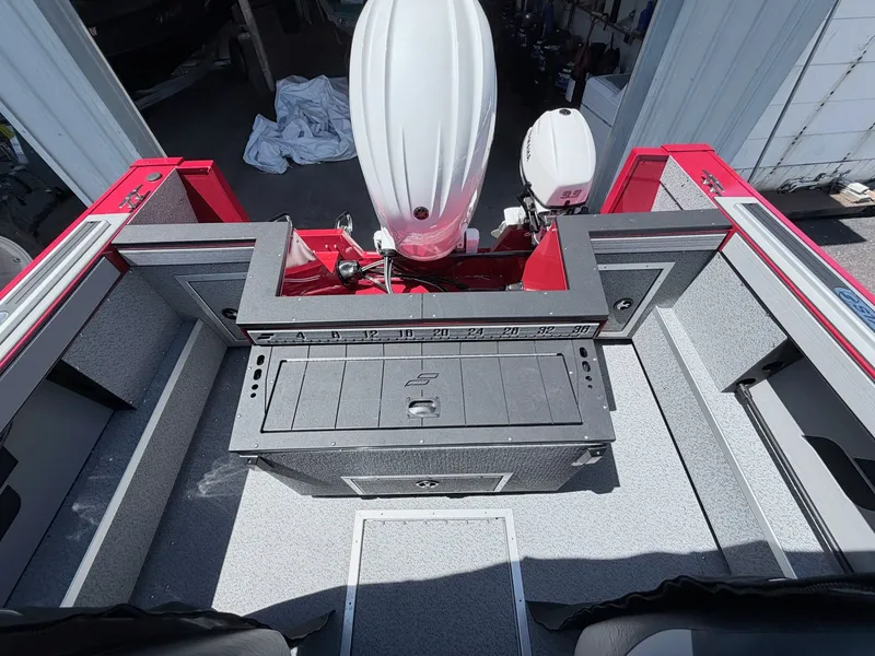 Slide: The Image of Interior of Starcraft Fishmaster 196 boat, model year 2026. - 43